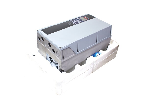 Danfoss VLT FC-102P3K0T4E55H1XGXXXXSXXXXAXBXCXXXXDX Umrichter 131B4223 Unused