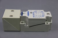 Telemecanique XS7C40FP260 Induktiver N&auml;herungsschalter 24-240V DC Unused OVP