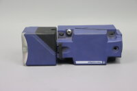 Telemecanique XS8C4A1PCG13 Induktiver N&auml;herungsschalter 12-48V 0-200mA Used
