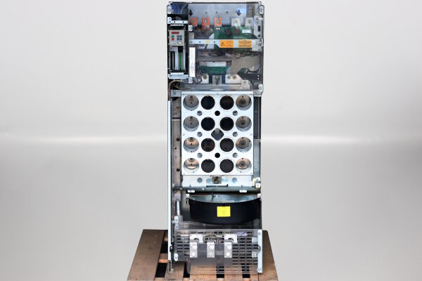 Siemens 6SE7032-1EG60-Z Frequenzumrichter Z:G97+K02+K11+ E.Stand:K Used