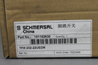 Schmersal TFH 232-22UEDR Fu&szlig;schalter Tast 151192630 500V 6kV Defekt