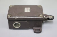 Schmersal TR 452-02y Rollendruckbolzen Ui 380 VAC Ith 16A Used