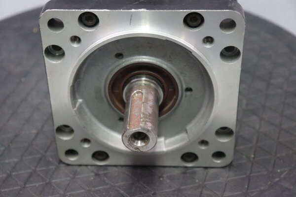 Indramat MAC090A-0-RD-3-C/110-A-1/S001 Servomotor used